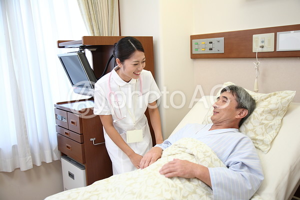 看護師と男性の患者6の写真