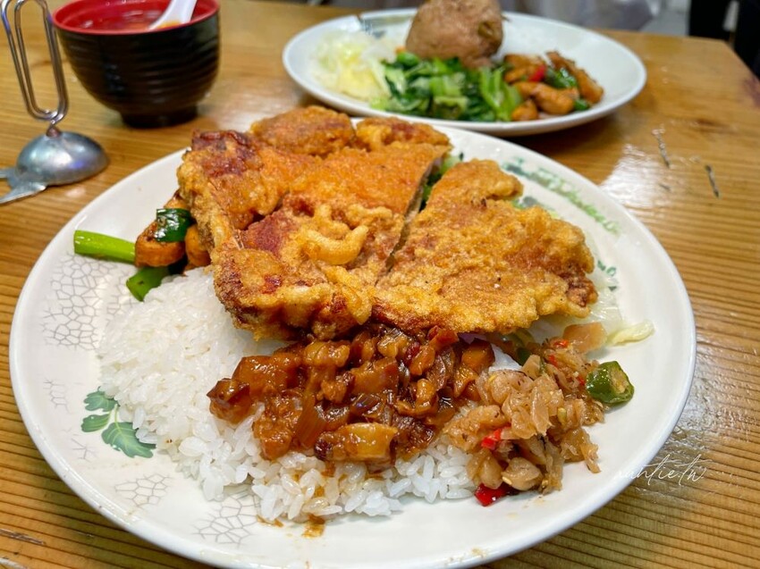 捷運善導寺排隊美食：青島排骨 / WalkerLand窩客島整理提供 未經許可不可轉載