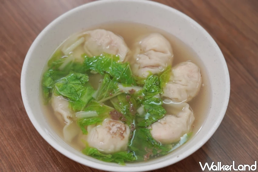 台中向上市場必吃美食！江家餛飩 銅板價巨無霸鮮蝦餛飩，麻辣麵也推薦。