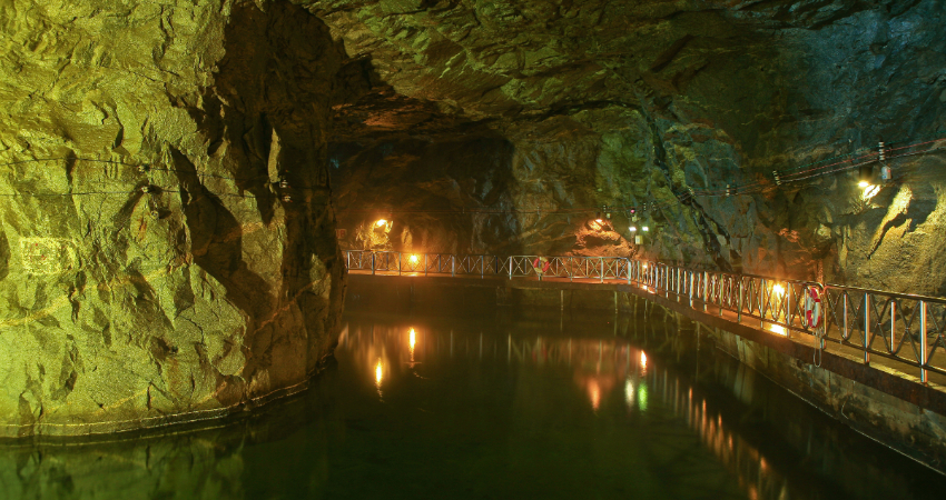 翟山坑道 翟山坑道