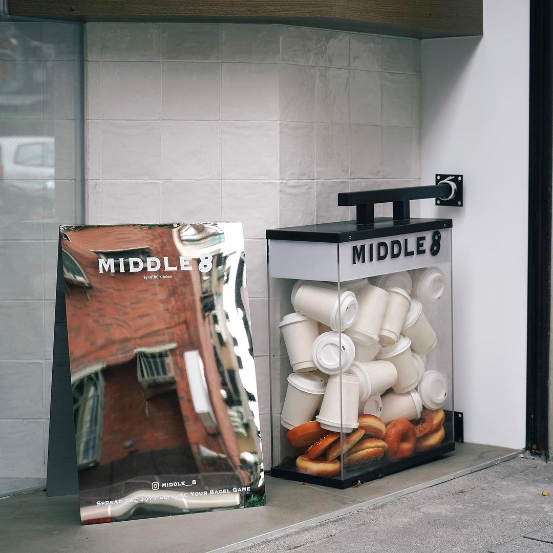 新北蘆洲早午餐推薦！Intro Kitchen新品牌「Middle 8」延續黑膠唱片元素打造「最酷的貝果店」
