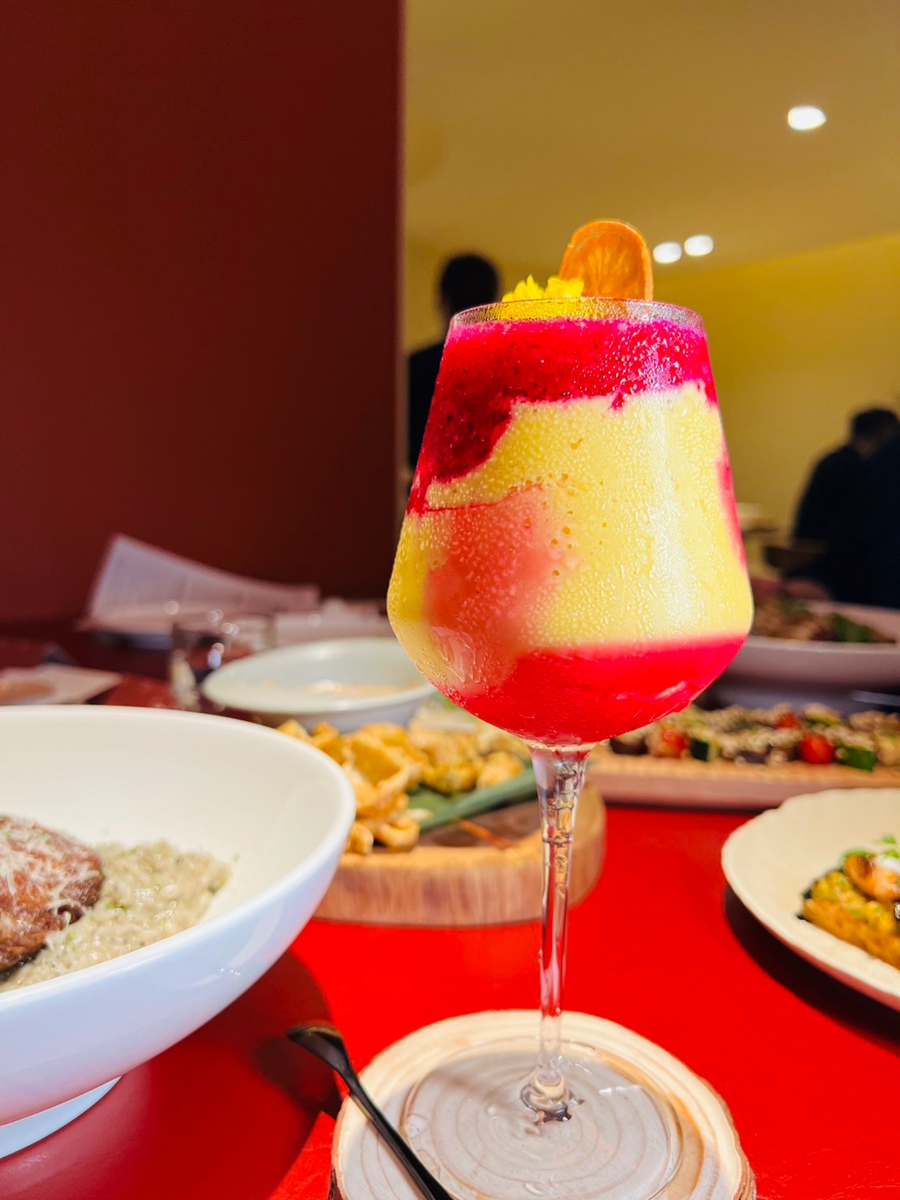 台中歐陸餐酒館「嵩sung」正式北上開幕！珊瑚紅穴居餐廳裝潢在大安區超搶眼