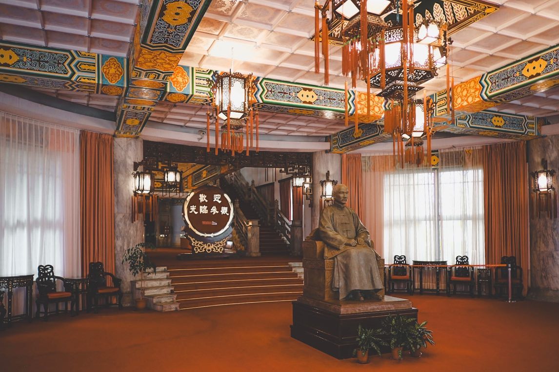 【走讀台北】北投硫磺坑上的建築奇觀：探索新臺幣百元鈔上巍峨樓宇「中山樓」的迷人風采