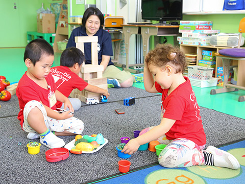 就学前幼児も英語を体感的に学んでいきます。