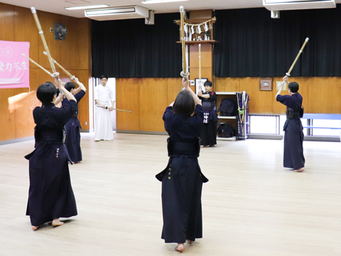 一流の指導者が集結 部活動で 心 技 体 を鍛える 日本体育大学桜華中学校 高等学校 インターエデュ