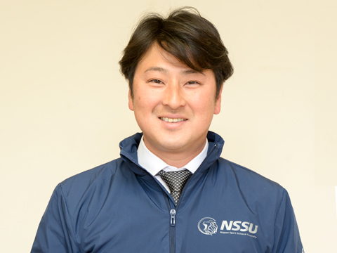 丹治 賢先生 全日本ソフトテニス選手権大会(天皇杯)9位、東日本学生ソフトテニス大会準優勝、国民体育大会ベスト4の経験を持ち、ソフトテニスラケットの企画・揮発をも手がけてきた。
【実績】全国私立学校選抜ソフトテニス選手権大会出場(高校)、全国高等学校総合体育大会予選ベスト8(高校)、関東高等学校ソフトテニス大会出場(高校)