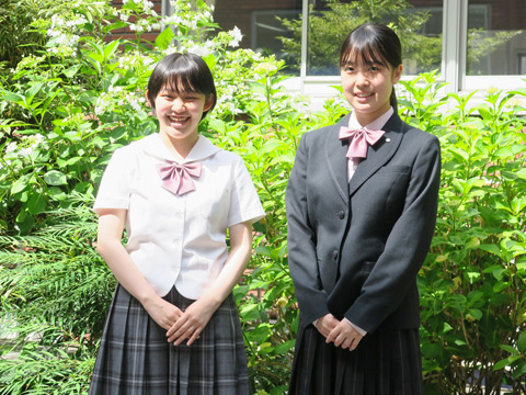 （左から）丸井聡美さん（3年生）、小村あぐりさん（2年生）