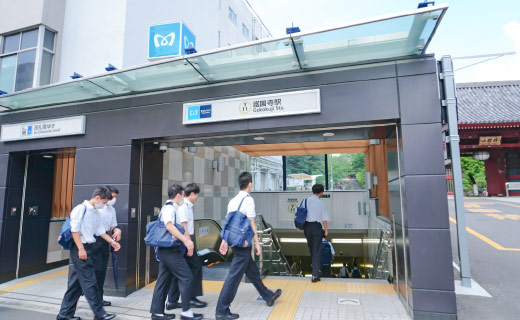 東京メトロ有楽町線「護国寺駅」1番出口