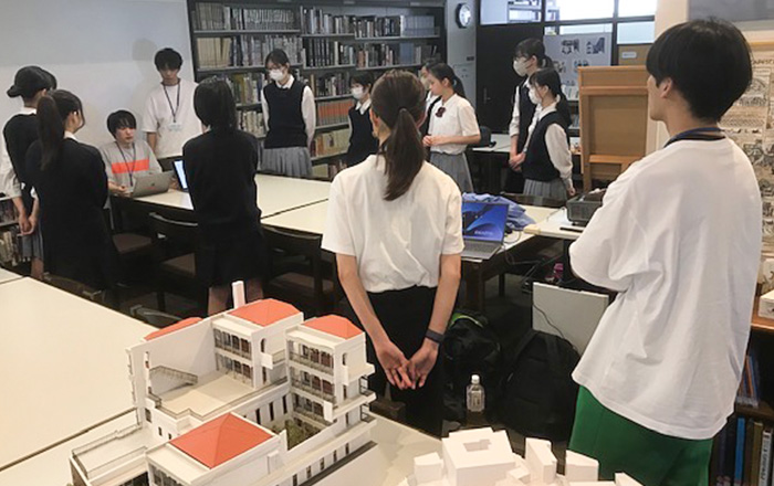 模型台座作成時の様子