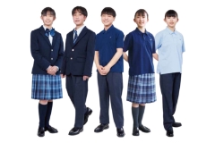 創立100周年記念事業の一環として、ユナイテッドアローズ社とコラボレーションした新制服が誕生。デザイン性と機能性を兼ね備えた、まさに“八学らしい”制服です！