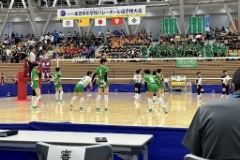 女子バレーボール部は全国制覇を目標に日々練習に励んでいます。