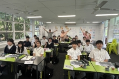 中学３年次には、全員が２週間のオーストラリア海外研修に参加します。ホームステイに挑戦しながら現地校に通い、異文化交流を実践します。