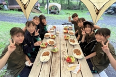 入学後、初めての宿泊行事は中学１年次のサマースクールです。クラスの仲間と協力してカレーを作ったり、農業体験を行ったりして「命の大切さ」を学ぶことができました。