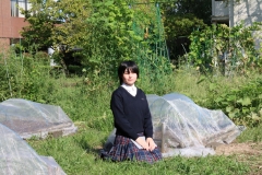 「ポタジェガーデン」では、トマト、キュウリ、ラディッシュなどを育てています。将来、ベランダで家庭菜園ができるようになるほど、植物の育て方をしっかり学んでいます。