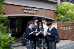 最難関大学進学を支援する「日駒光風塾」を2015年に開塾。それまでの実績をもとに、2022年より中学2、3年生を対象に「光風塾ジュニア」も開塾。ともに選抜制で、教材費以外は無料。