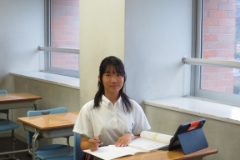 教室も大のお気に入り。落ち着いた雰囲気で、ゆったり過ごせます。一人1台用意されているタブレットを使いながら自習に取り組むこともよくあります。