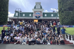 中学3年生105名は2月16日から24日までの9日間の日程でオーストラリア語学研修を実施しました。1年次よりオーストラリア語学研修に向けて準備をし、2年次のイングリッシュキャンプを経験して3年間の集大成として待ちに待った語学研修でした。