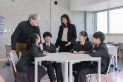 生徒たちは日常的に英語を使うことで、抵抗感なく楽しみながら実践的な英語を身につけています。 