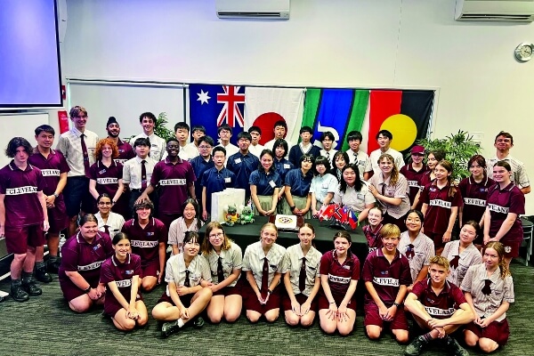 中学3年次には、全員が2週間のオーストラリア海外研修に参加します。ホームステイに挑戦しながら現地校に通い、異文化交流を実践します。