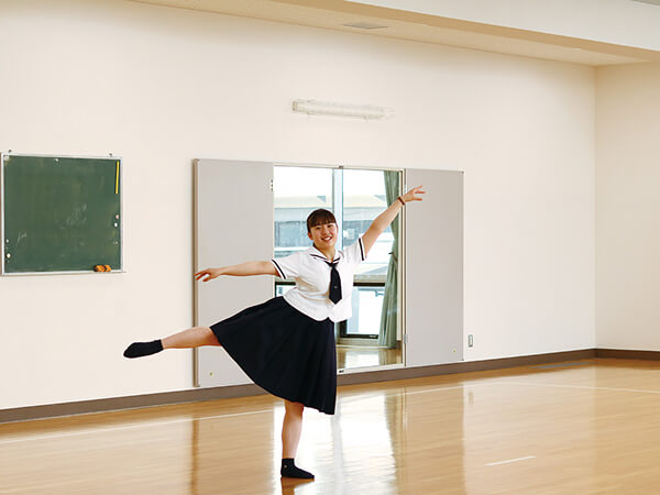 文化祭のステージは、ダンス部の集大成でした。練習監督として悩むこともありましたが、みんなで「やりきったね」と笑い合えた思い出が今も心に残っています。