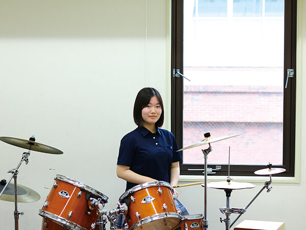 音楽室で日々練習中。文化祭のオーディションに向けて全力！