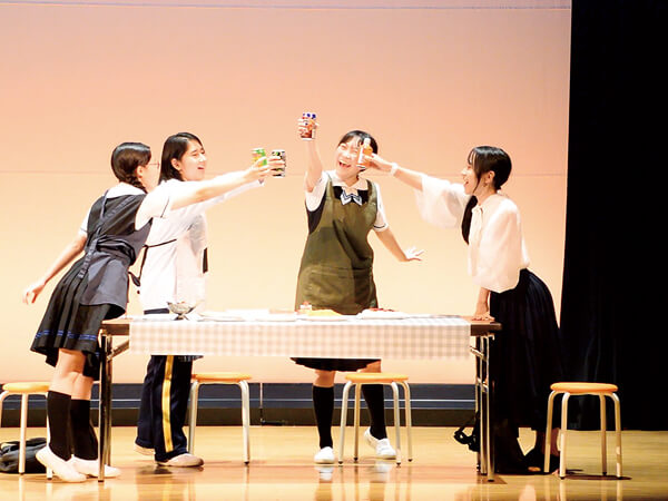 田村さんは「あかつき祭」で主役を演じました。友達を役名で呼ぶことがあるのも演劇部ならでは。