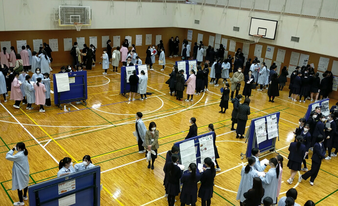 中等科3年生のポスターセッション