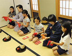 茶道プログラムの様子