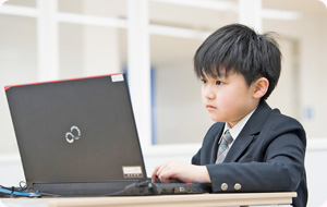 クラス全員分完備のPC教室