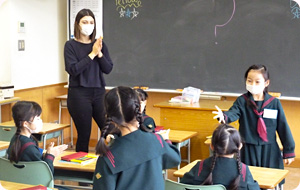 少人数で楽しく学ぶ英語の授業