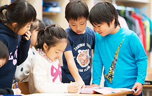 遊ぶように学び合う