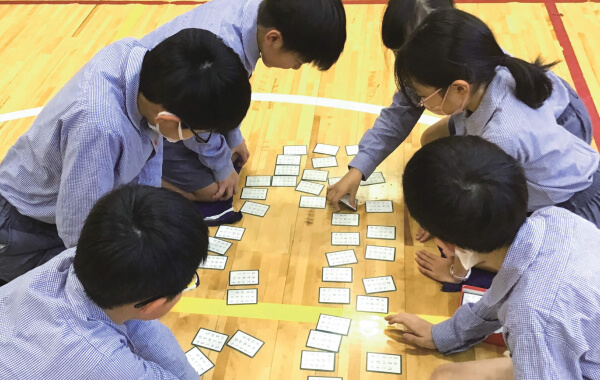百人一首を通して日本の文化を学ぶ