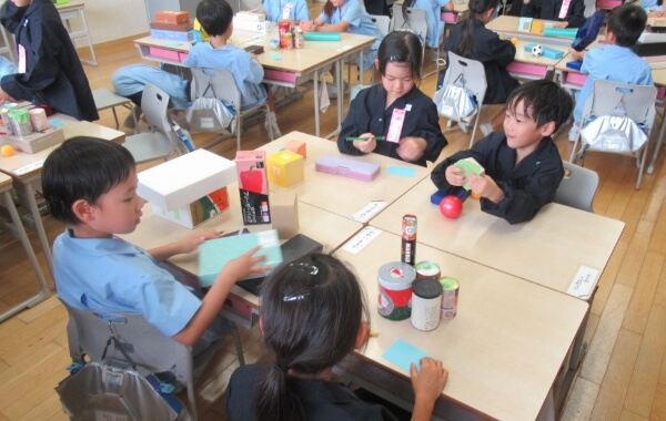 グループ活動を増やし、自主性を伸ばします。