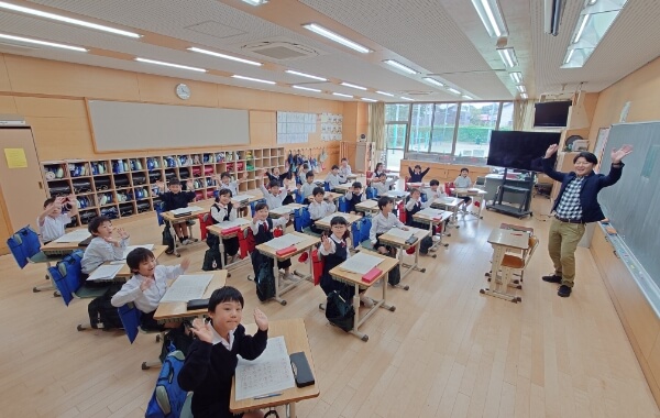 教室は通常の1.5倍の広さ