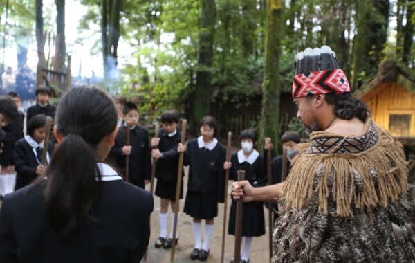 現地の文化に触れる
