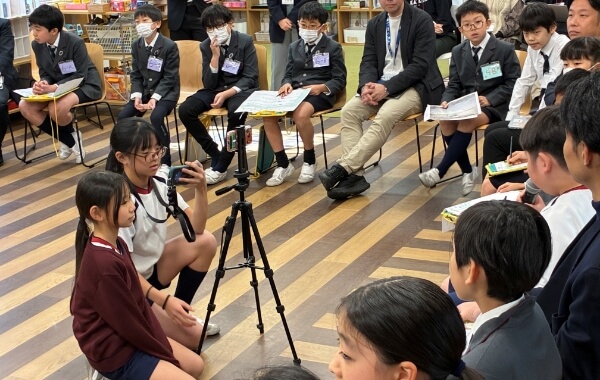 大人も子どもも対等に対話をする全校ミーティング