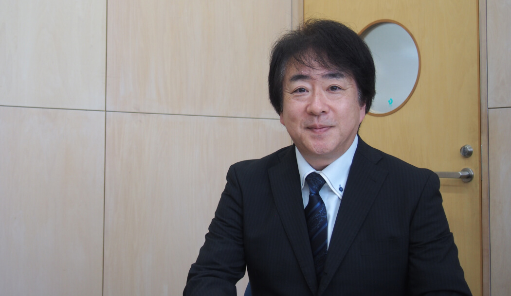 「本校は思いやりのある生徒が多い。学校の雰囲気が優しい生徒作っている」と語る南校長