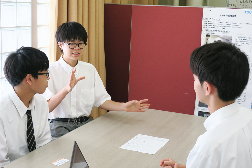 各自が抱いていた熱い想いを語り合うメンバー