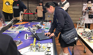 Friends Fab日本大会での様子(ロボットの調整)
