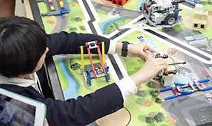 Friends Fab日本大会での様子(ロボットの調整)