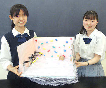 トラックの荷台に見立てた「ムービングパーク」の模型 トラックの荷台に見立てた「ムービングパーク」の模型