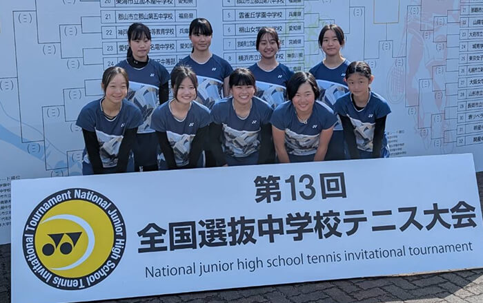 2025年3月に開催した全国大会に出場したM.I.さん（前列左）とR.K.さん（後列左から2番目）