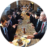 選抜された男子部生が毎年2名、ウィンチェスター・カレッジで研修を実施しています。