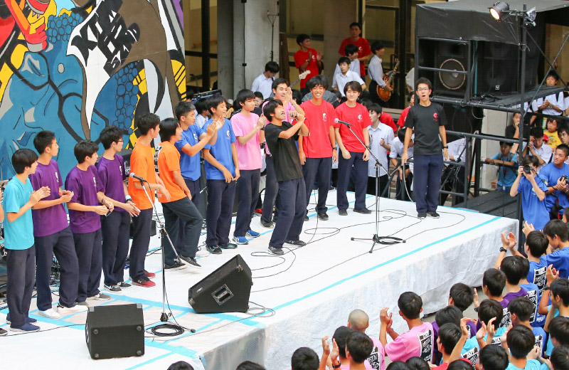 ステージ上で挨拶