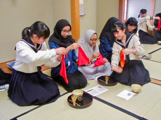 インドネシアからの中学生をおもてなし