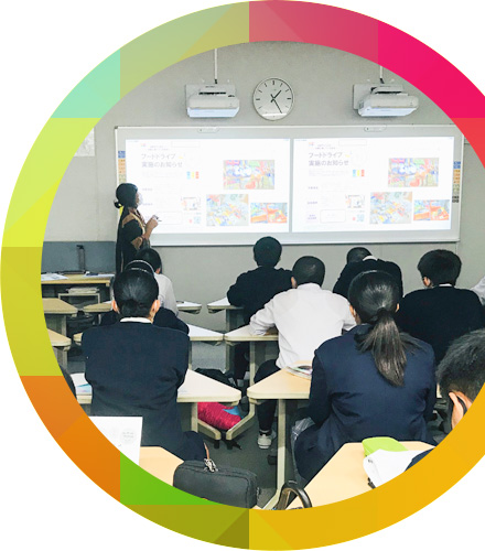 授業を受ける生徒たち 授業を受ける生徒たち