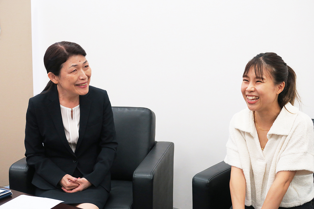 幸先生（左）とお母さま（右）