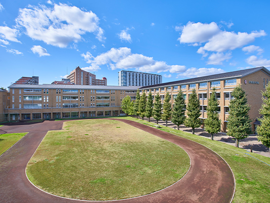 グラウンドと校舎