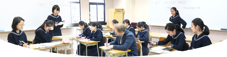 賛成、反対、ジャッジ それぞれの役割につく生徒たち 賛成、反対、ジャッジ それぞれの役割につく生徒たち