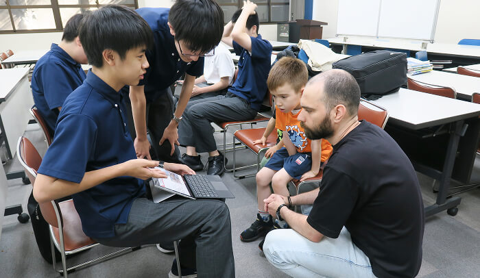 楽しみながら異文化交流を深めていく同好会